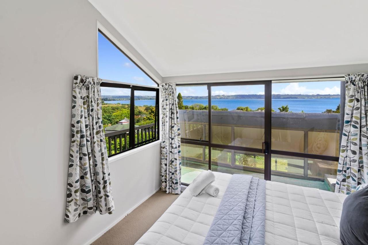 The Bird House - Kawaha Point, Rotorua. Stylish Six Bedroom Home With Space, Views And Relaxed Atmosphere Exteriör bild